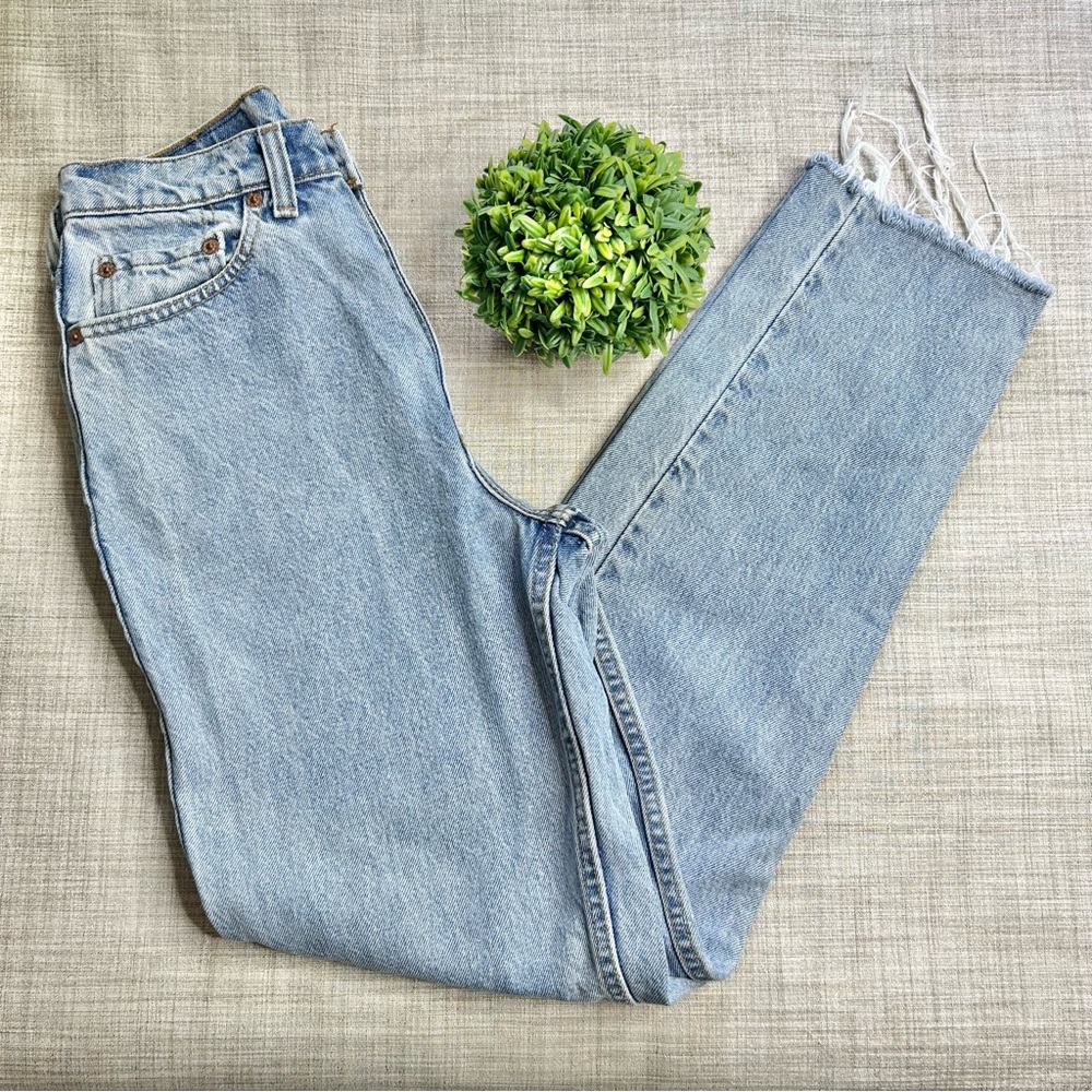 Vintage made in the USA Levi’s 521 tapered fit, tapered leg jeans, raw hem